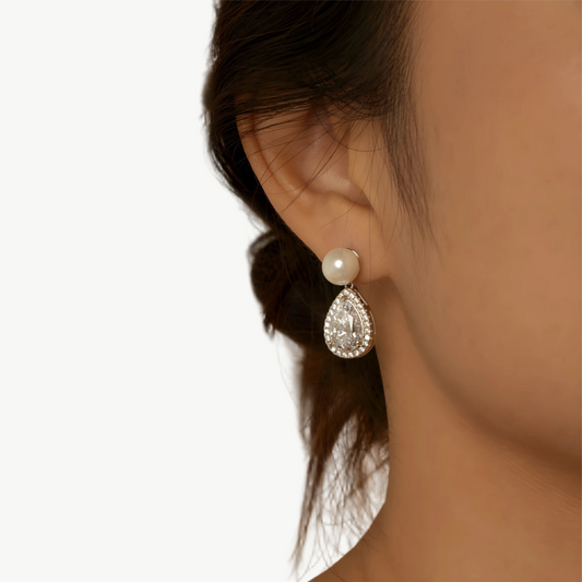 YUREINE Éclat Pearl and Teardrop Zirconia Earrings