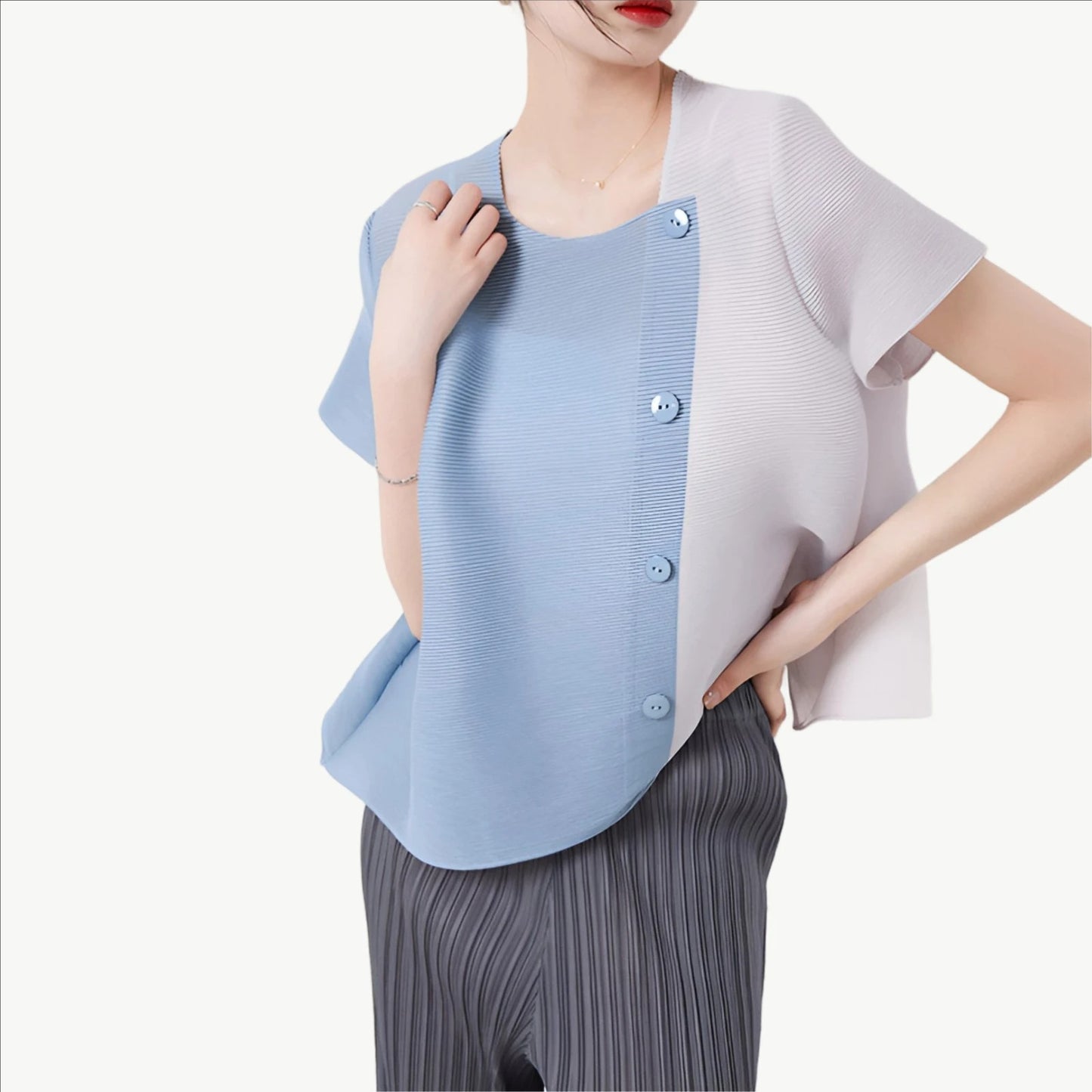 YUREINE Versa Pleated Color-Block Top