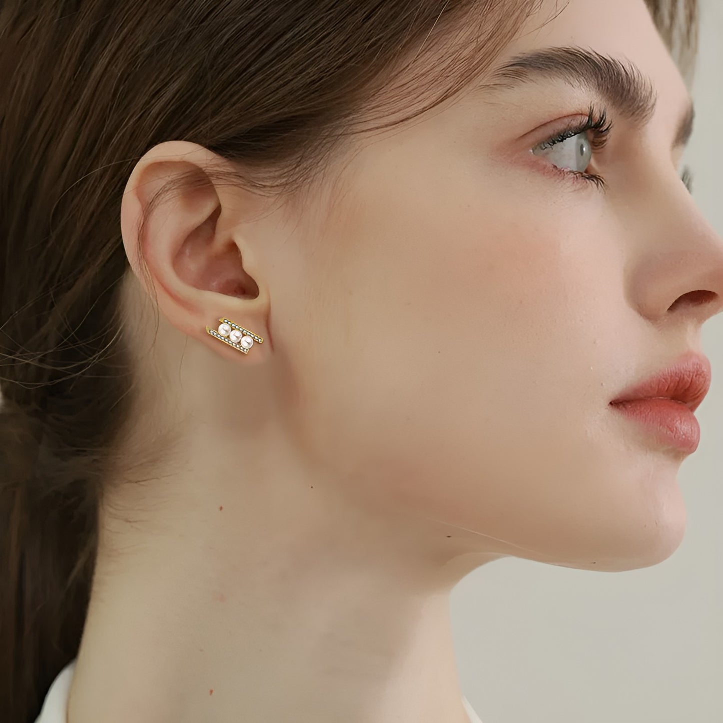 YUREINE Éclat Modern Freshwater Pearl and Zirconia Stud Earrings