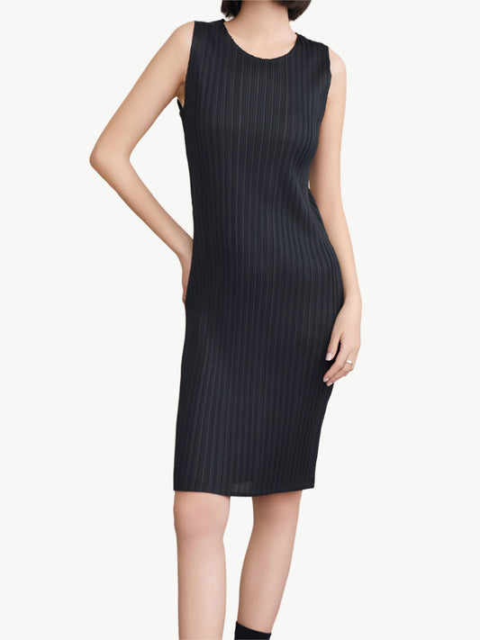 YUREINE Versa Pleated Fitted Midi Dress