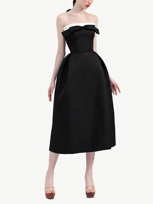 Evelynne Schwarz-Weißes Strapless Midikleid mit Statement-Schleife