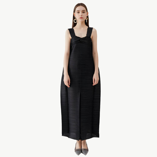 YUREINE Versa – Plissiertes Schwarzes Maxikleid