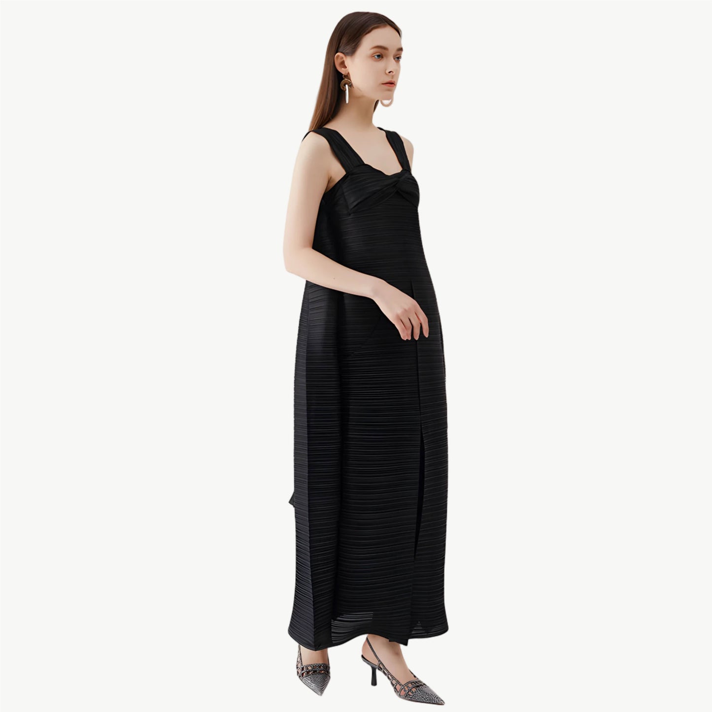 YUREINE Versa Pleated Black Maxi Dress