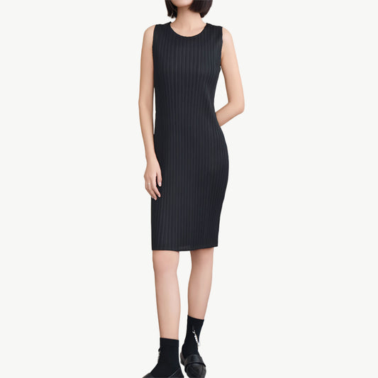 YUREINE Versa Pleated Fitted Midi Dress